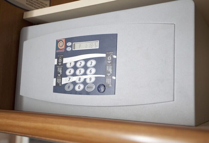 スタンダードルーム, Nadaud