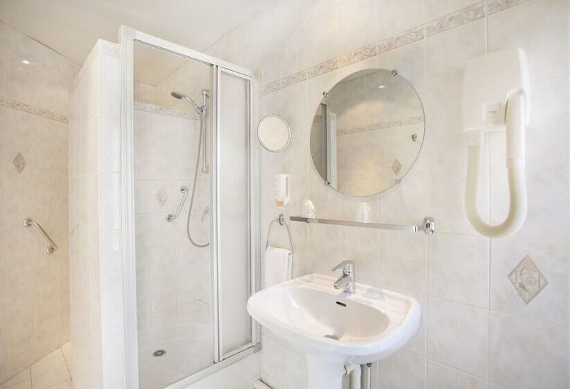 スタンダードルーム, Nadaud