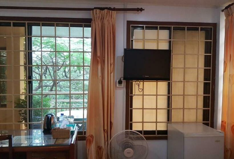 חדר משפחתי, The Bright Lotus Guesthouse