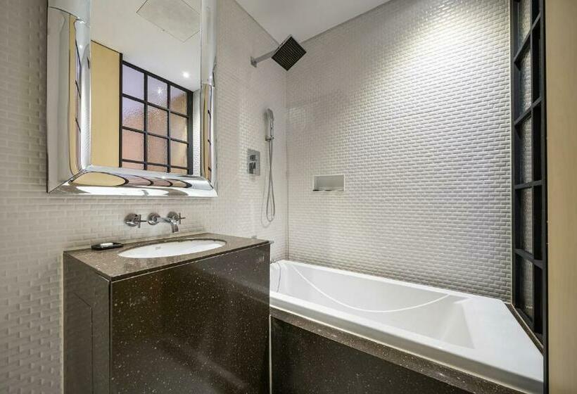 디럭스 패밀리 룸, The Designers Kondae