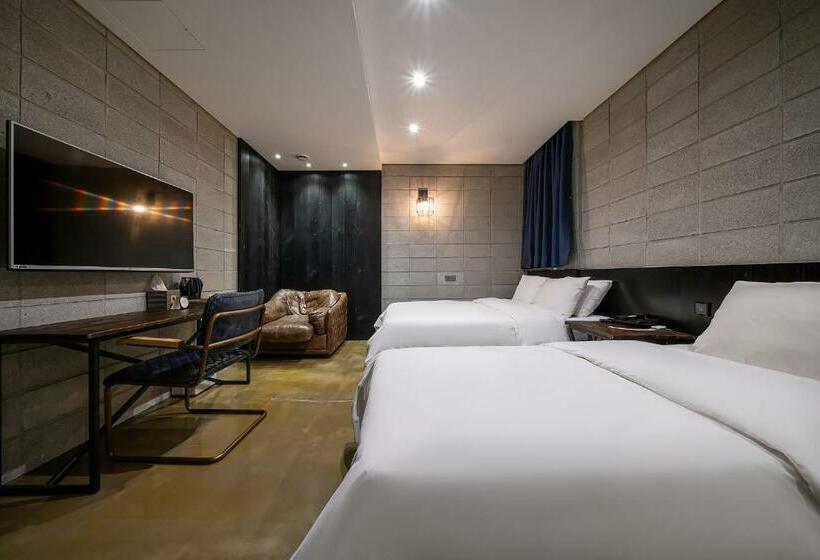 디럭스 패밀리 룸, The Designers Kondae