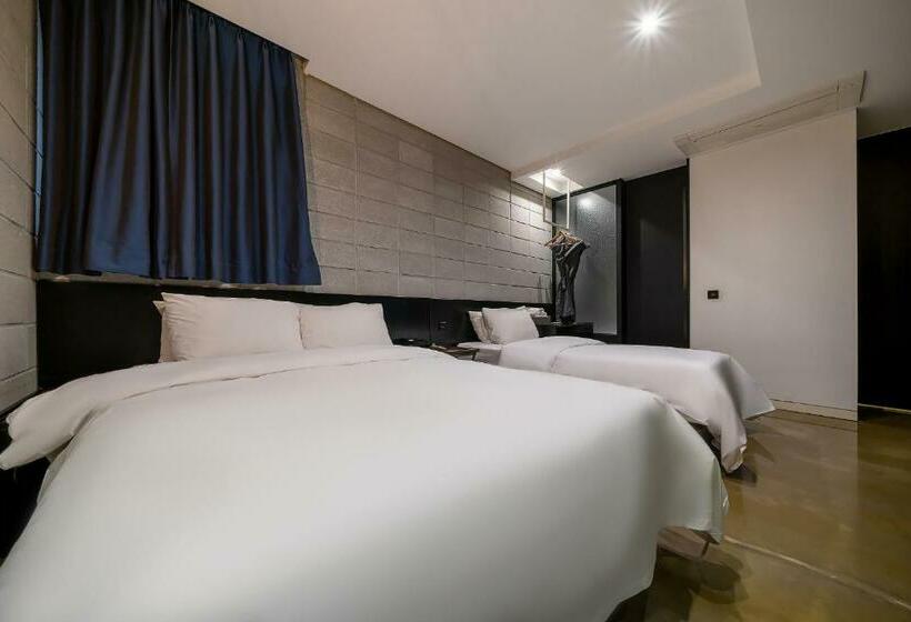 디럭스 패밀리 룸, The Designers Kondae