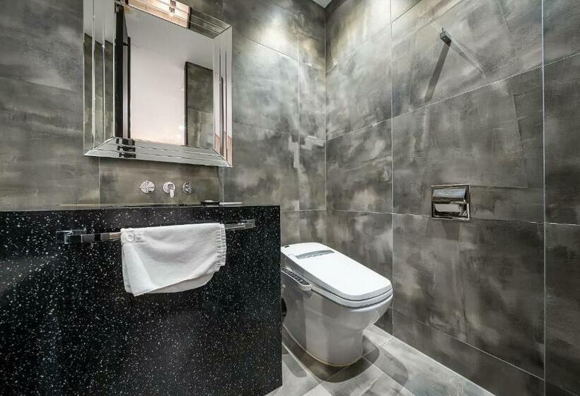 디럭스 패밀리 룸, The Designers Kondae