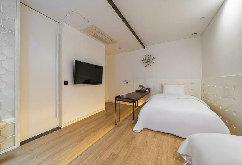 Семейный Номер Deluxe, The Designers Kondae