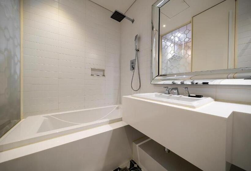 디럭스 패밀리 룸, The Designers Kondae