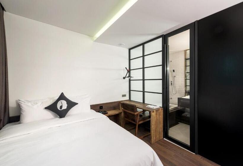 디럭스 룸, The Designers Kondae