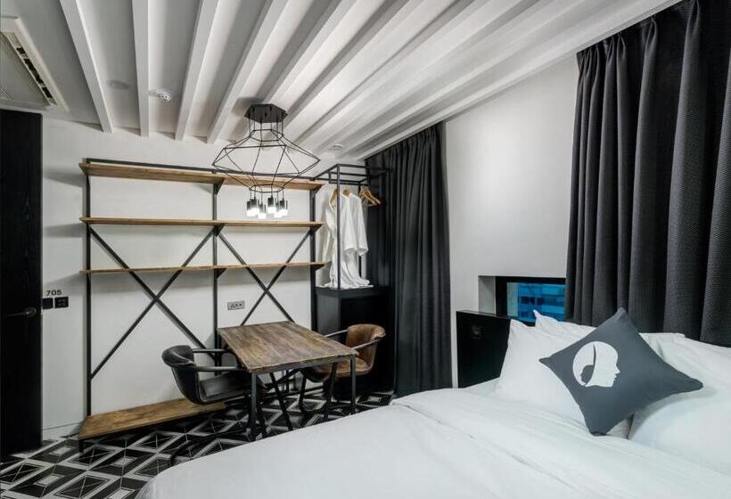 Номер Deluxe, The Designers Kondae