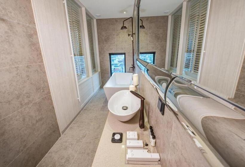 스위트, The Designers Kondae