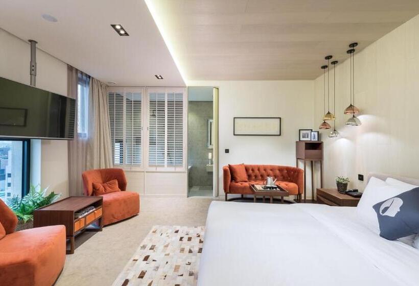 스위트, The Designers Kondae