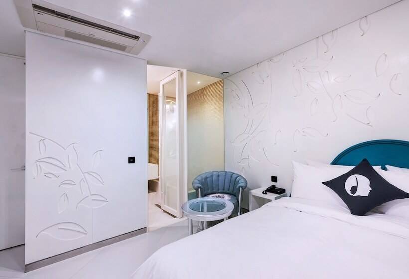 디럭스 룸, The Designers Kondae