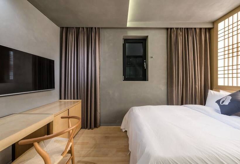 חדר דלוקס, The Designers Kondae