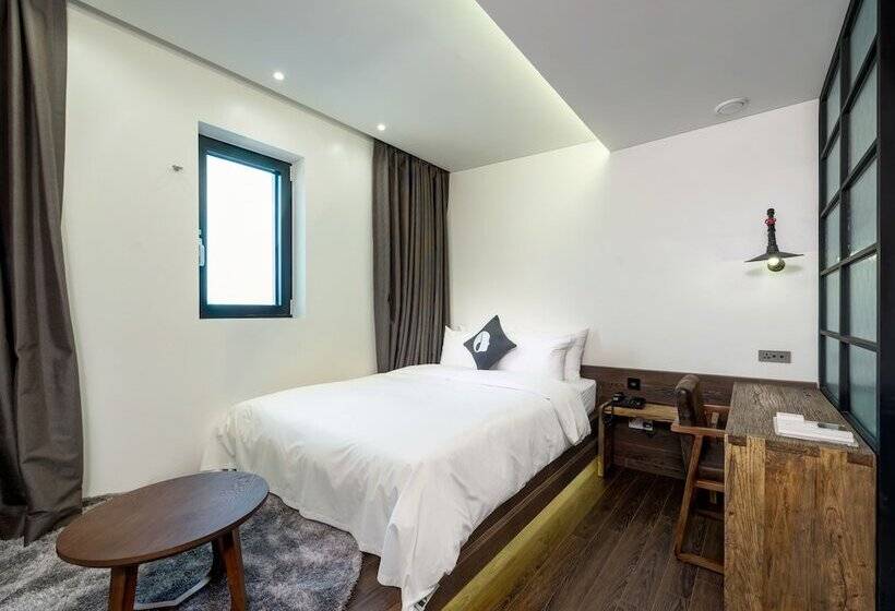 디럭스 룸, The Designers Kondae