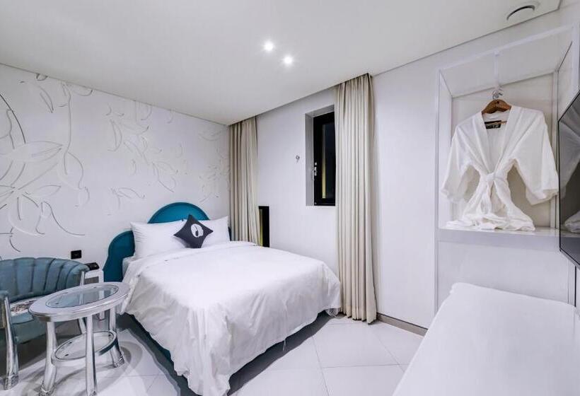 디럭스 룸, The Designers Kondae