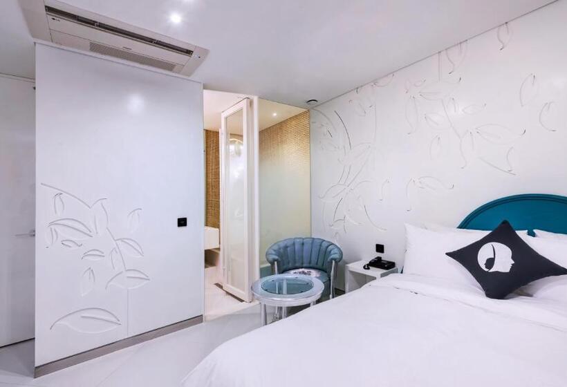 디럭스 룸, The Designers Kondae