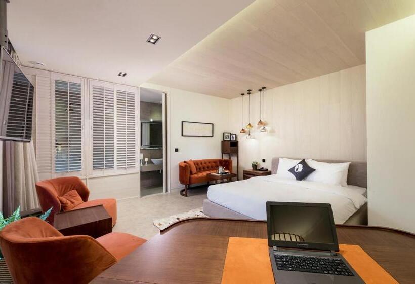 Люкс, The Designers Kondae