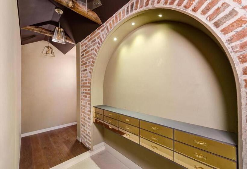 스위트, The Designers Kondae