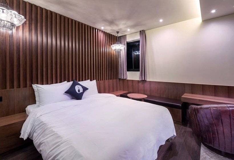 디럭스 룸, The Designers Kondae