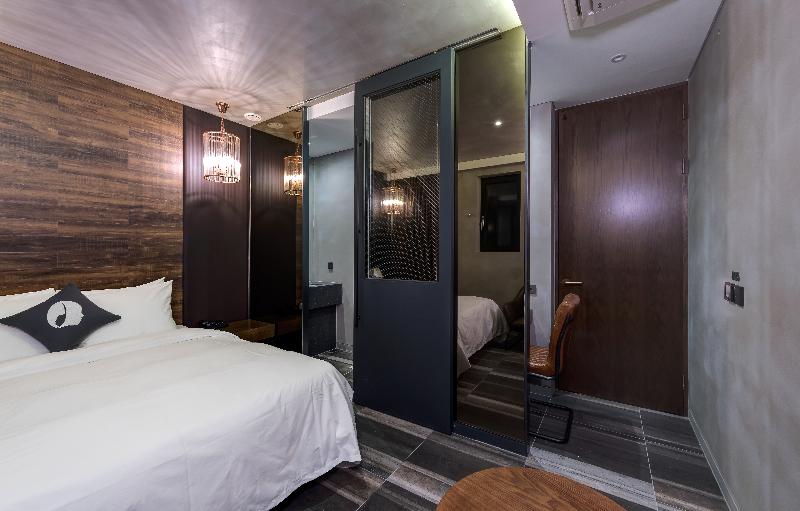 디럭스 룸, The Designers Kondae