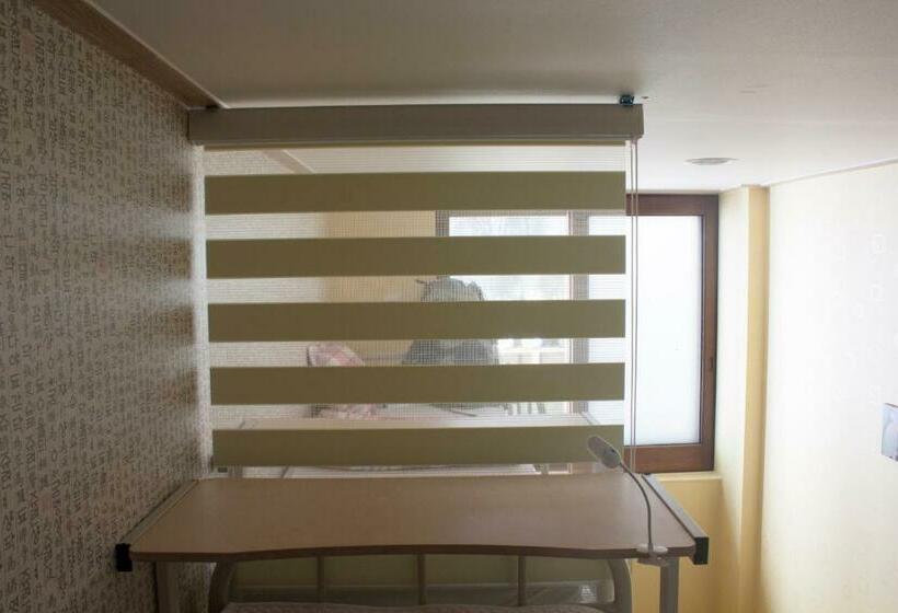 מיטה בחדר משותף, Nearest Guesthouse