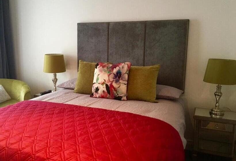 Standard Room King Size Bed, Hazelbrook Killarney