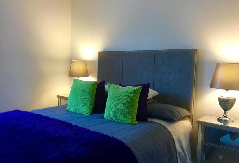 Standard Room King Size Bed, Hazelbrook Killarney