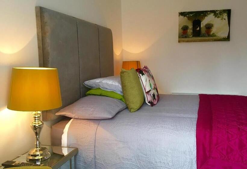 Standard Room King Size Bed, Hazelbrook Killarney