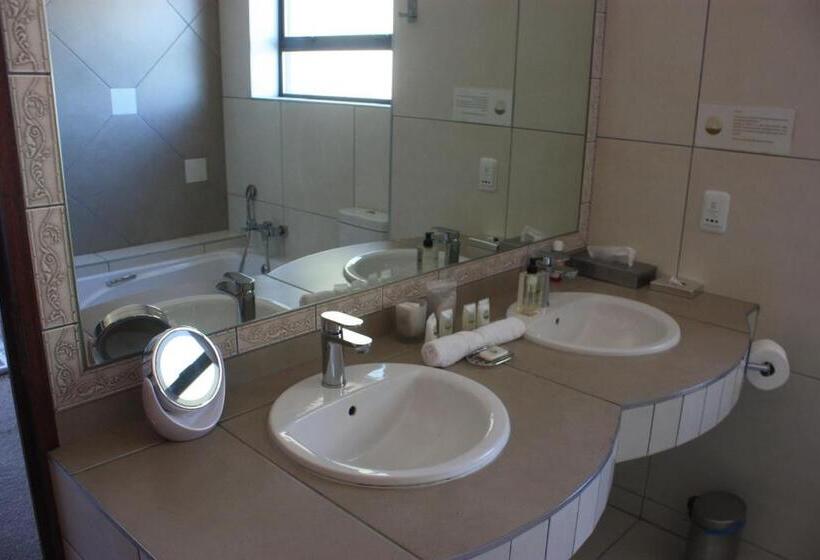 Семейный Номер, Over The Moon Guesthouse