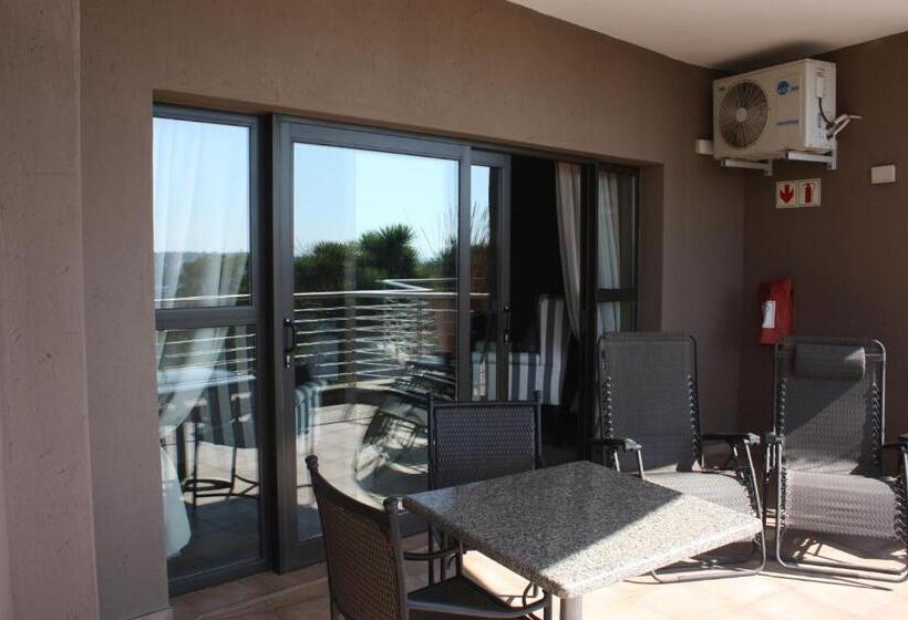 اتاق لوکس با بالکن, Over The Moon Guesthouse