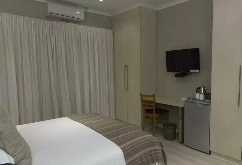クイーンベッドのデラックスルーム, The Suburban Guest House