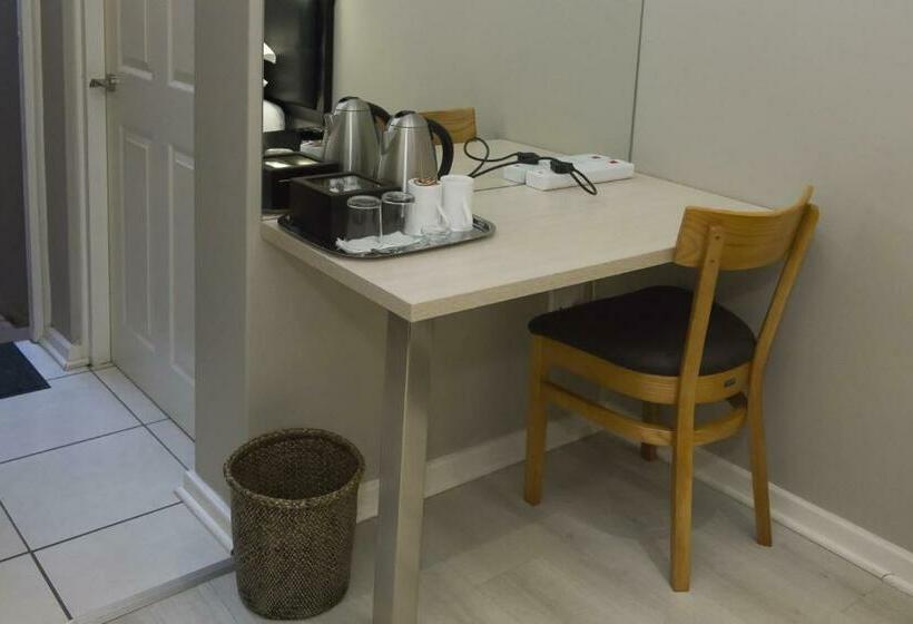 חדר דלוקס מיטת קווין, The Suburban Guest House