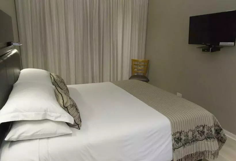 クイーンベッドのデラックスルーム, The Suburban Guest House