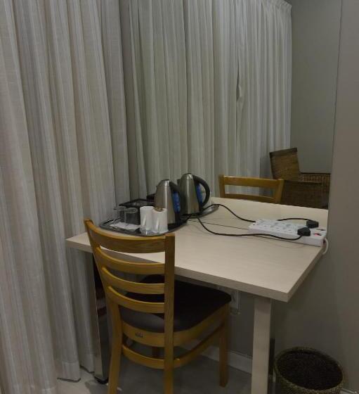 Номер Deluxe Кровать Куин, The Suburban Guest House