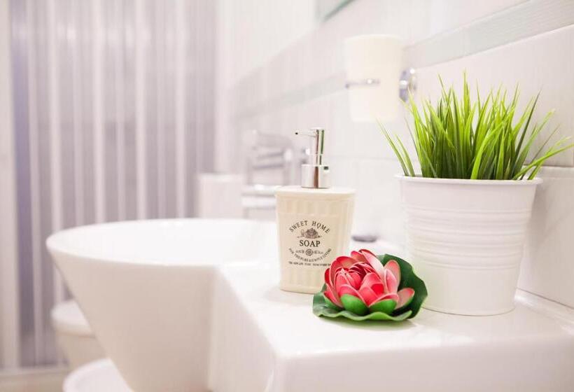 Standard room with outdoor bath, B&b Vatican's Keys