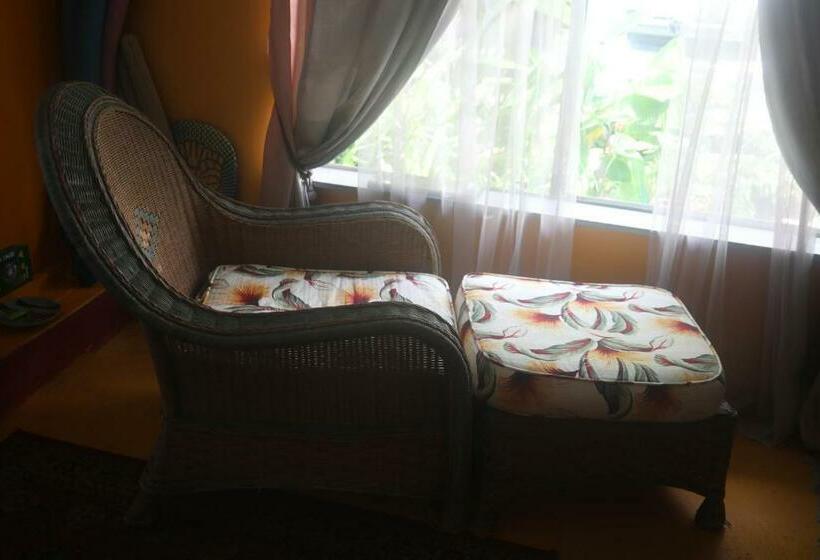 סוויטה משפחתית, Ma'ukele Lodge