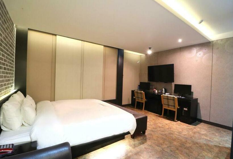 اتاق لوکس, Airport