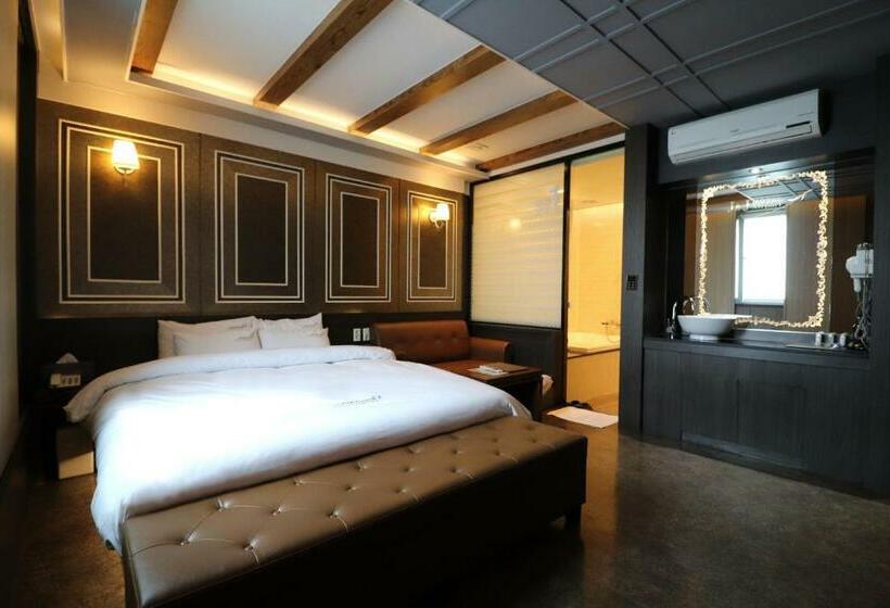 اتاق استاندارد, Airport