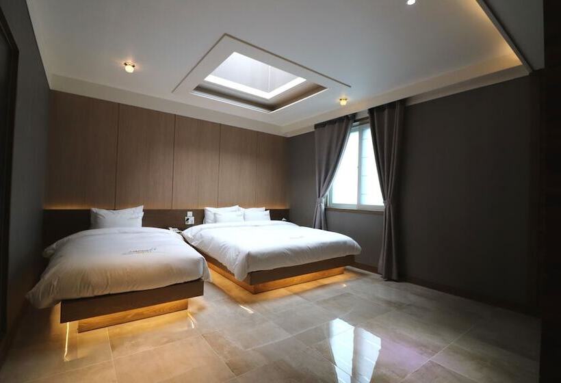 اتاق پریمیوم چهارنفره, Airport