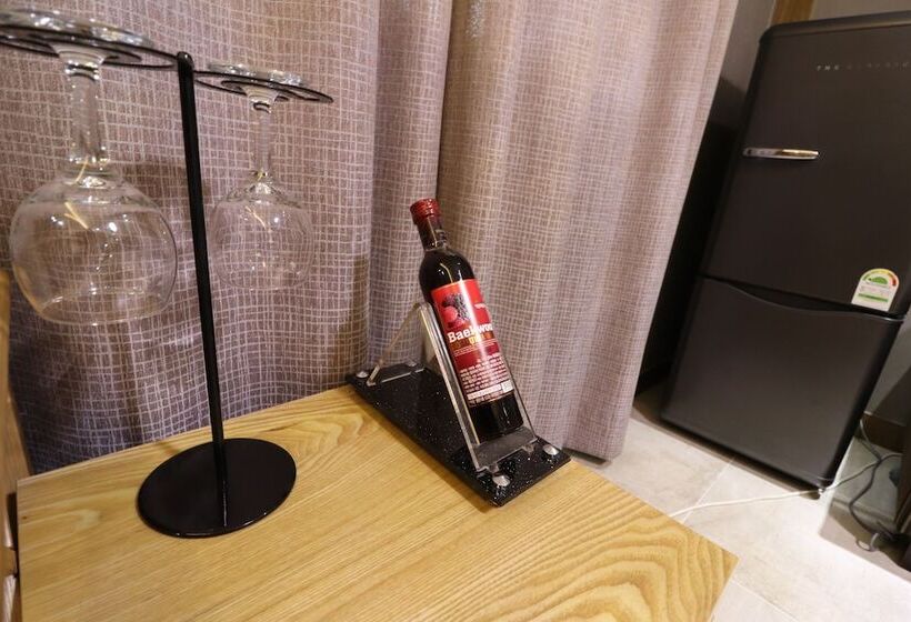 اتاق پریمیوم چهارنفره, Airport