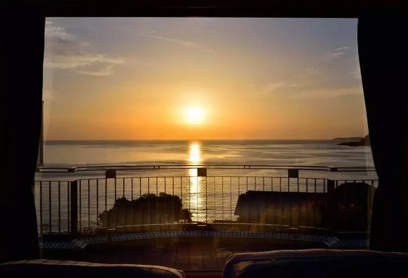 سوییت, Auberge Fontaine Bleau Atami