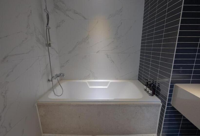 اتاق لوکس, 25 Seomyeon