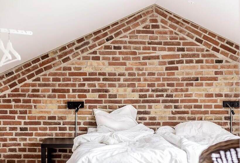 Номер Стандарт, Stationen