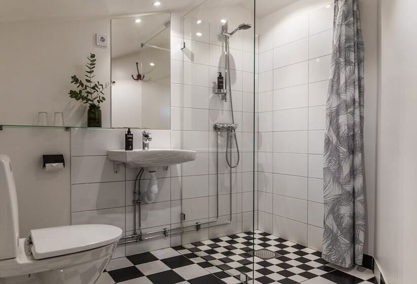 Номер Стандарт, Stationen