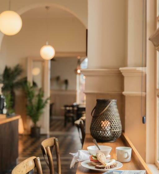 Номер Стандарт, Stationen