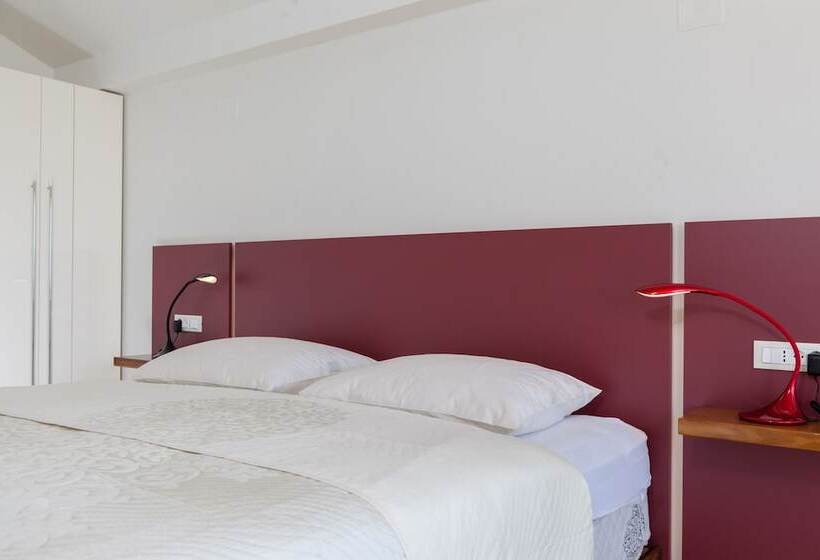 침실 1개 바다 전망 아파트, Palace Lidija