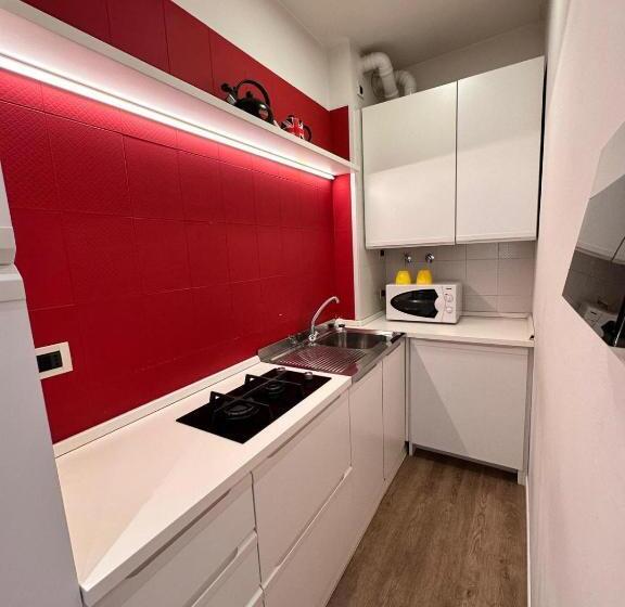 استودیوی استاندارد, Truly Verona