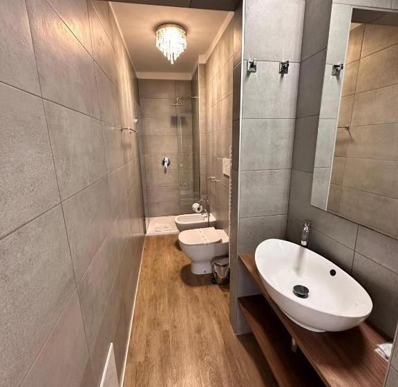 استودیوی استاندارد, Truly Verona