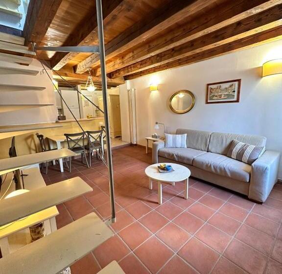 اتاق دوبلکس, Truly Verona