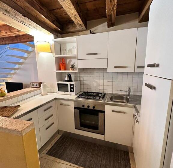 اتاق دوبلکس, Truly Verona