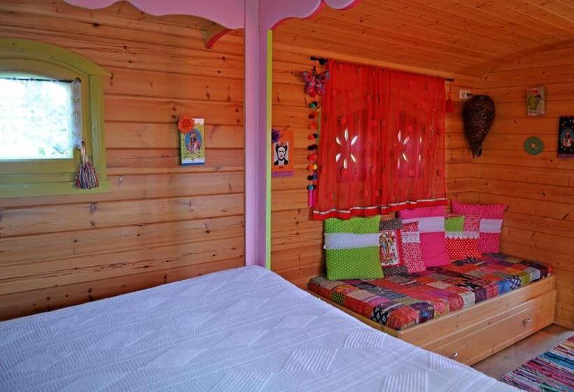 اتاق خانوادگی, B&b La Terre Brûlée