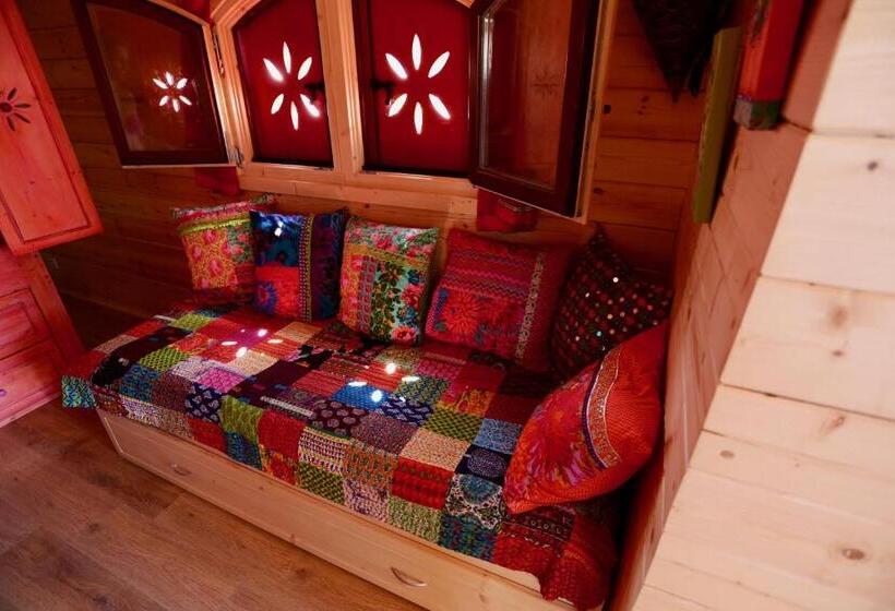 اتاق خانوادگی, B&b La Terre Brûlée